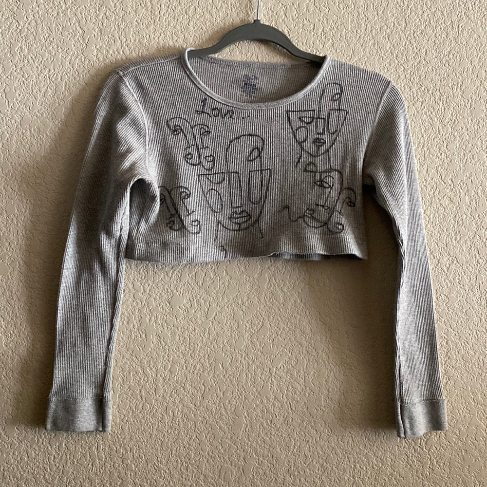 Gray, abstract-sharpie design, long-sleeves crop top/ size Medium